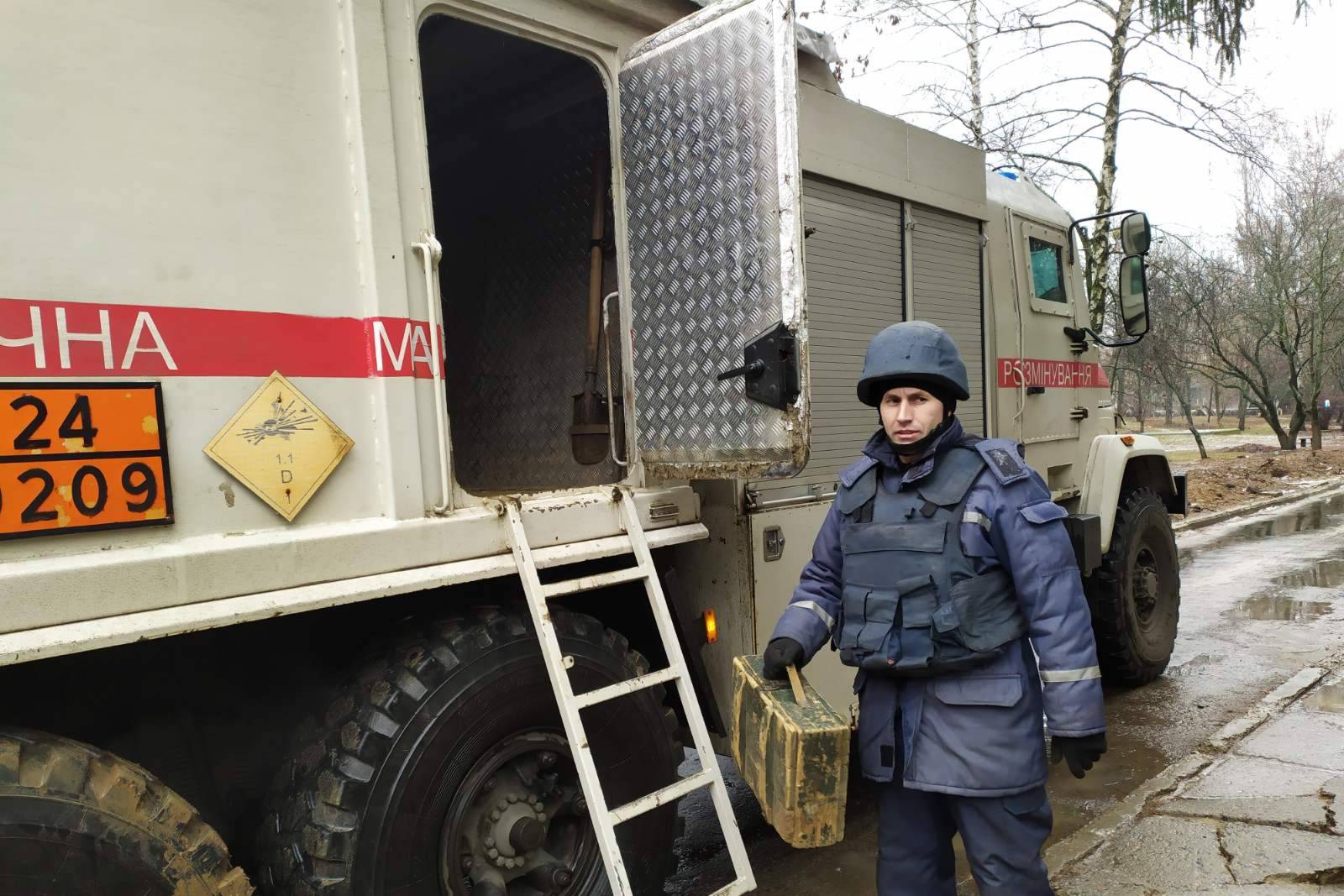 Под Харьковом возле жилой пятиэтажки нашли боевую гранату