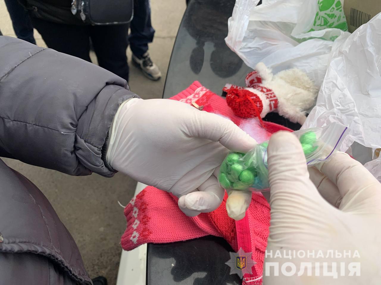 В Харькове полицейские подозревают мужчину в сбыте наркотиков