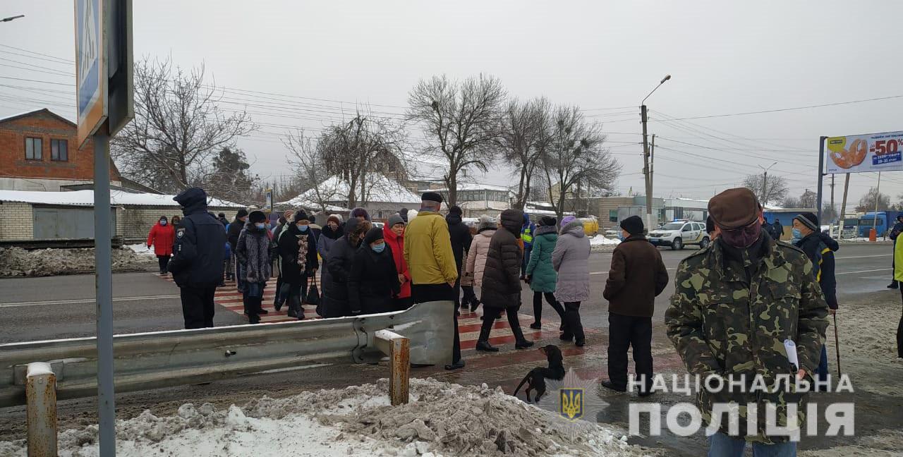 Акции протеста против повышения тарифов прошли в Харькове и еще шести районах области