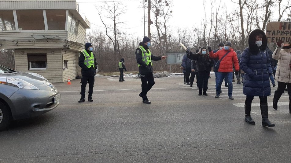 Под Харьковом перекрыли трассу: протестуют против повышения тарифов