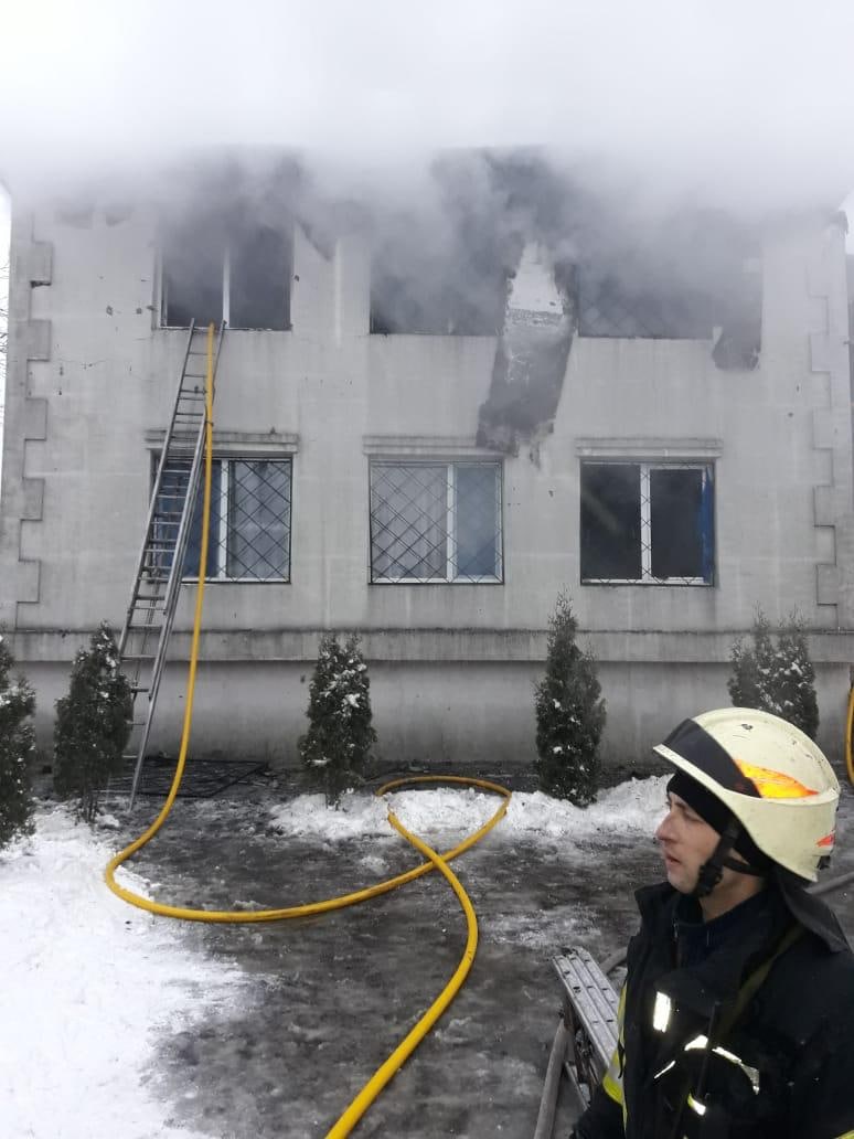 В Харькове горит дом престарелых: 15 погибших