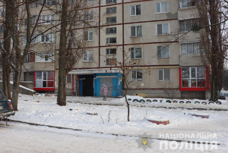 На Салтовке мужчина из ревности едва не зарезал друга своей девушки