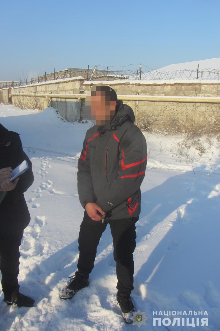 В Харькове рецидивист украл аккумулятор с автомобиля