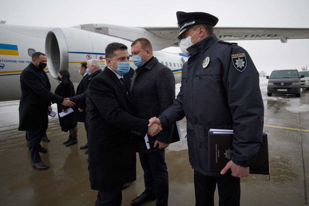 В Харьков из-за пожара в нелегальном доме престарелых прилетел Владимир Зеленский