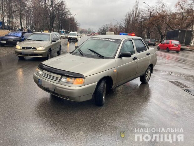 В Харькове мужчина, который переходил улицу в неположенном месте попал под колеса автомобиля