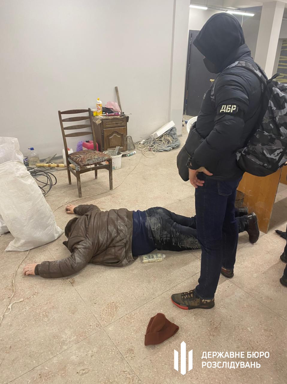 В Харьковской области работник фискальной службы требовал у бизнесмена 20 тысяч долларов