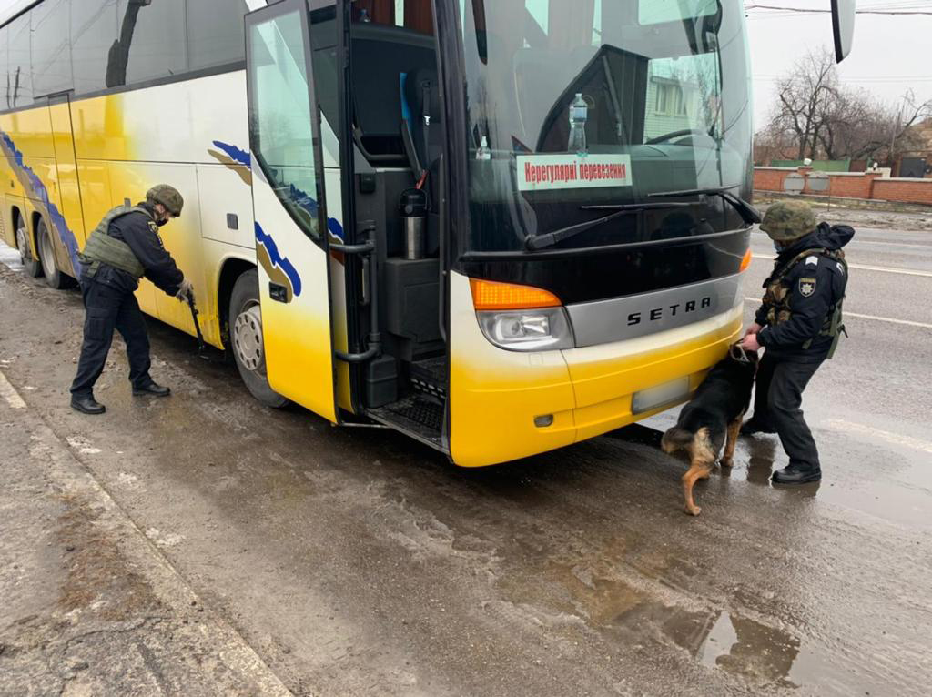 В автобусе, который вез представителей "ОПЗЖ" в Киев полицейские искали взрывчатку