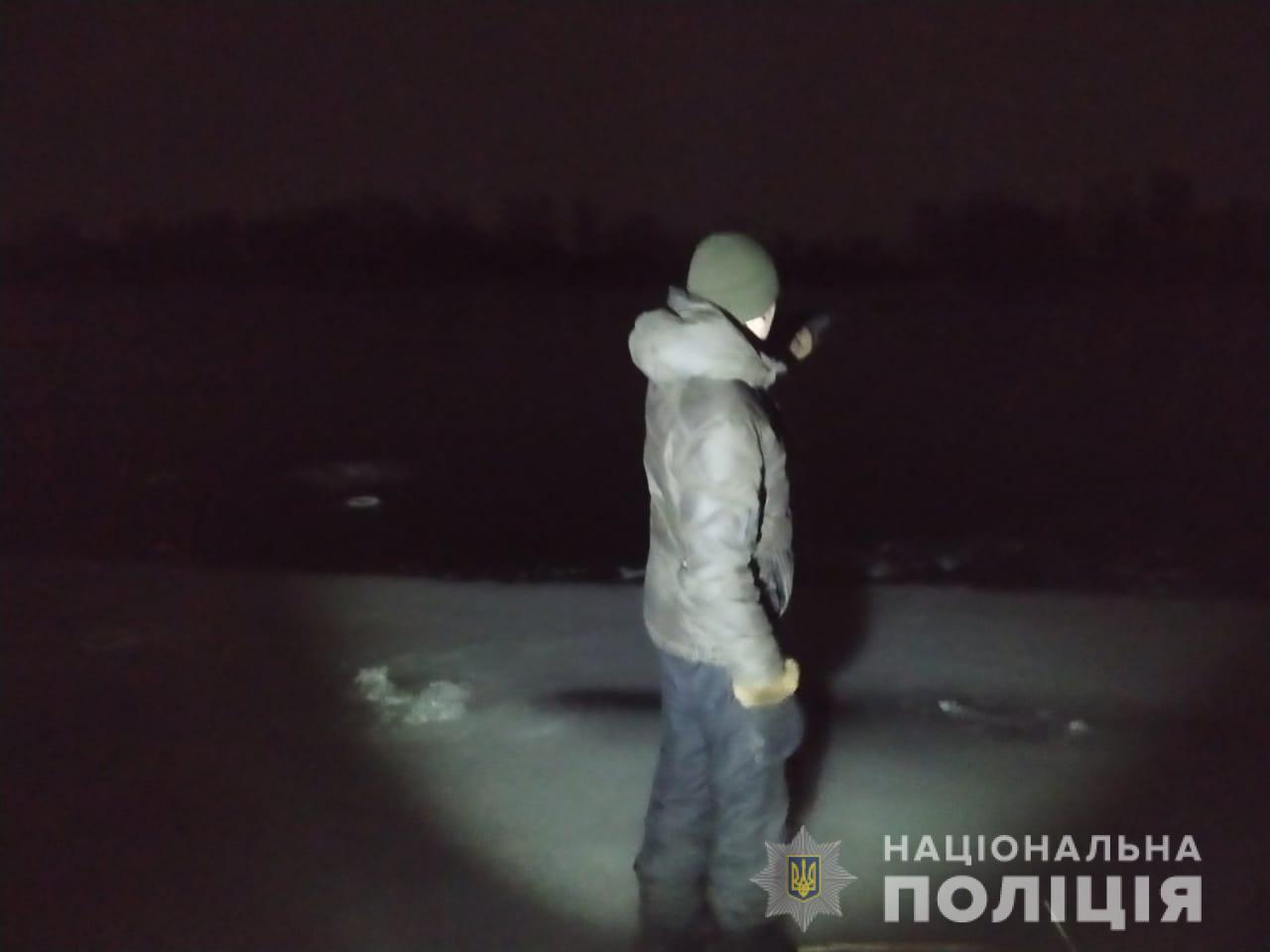 Под Харьковом под лед на реке провалились и утонули двое мужчин