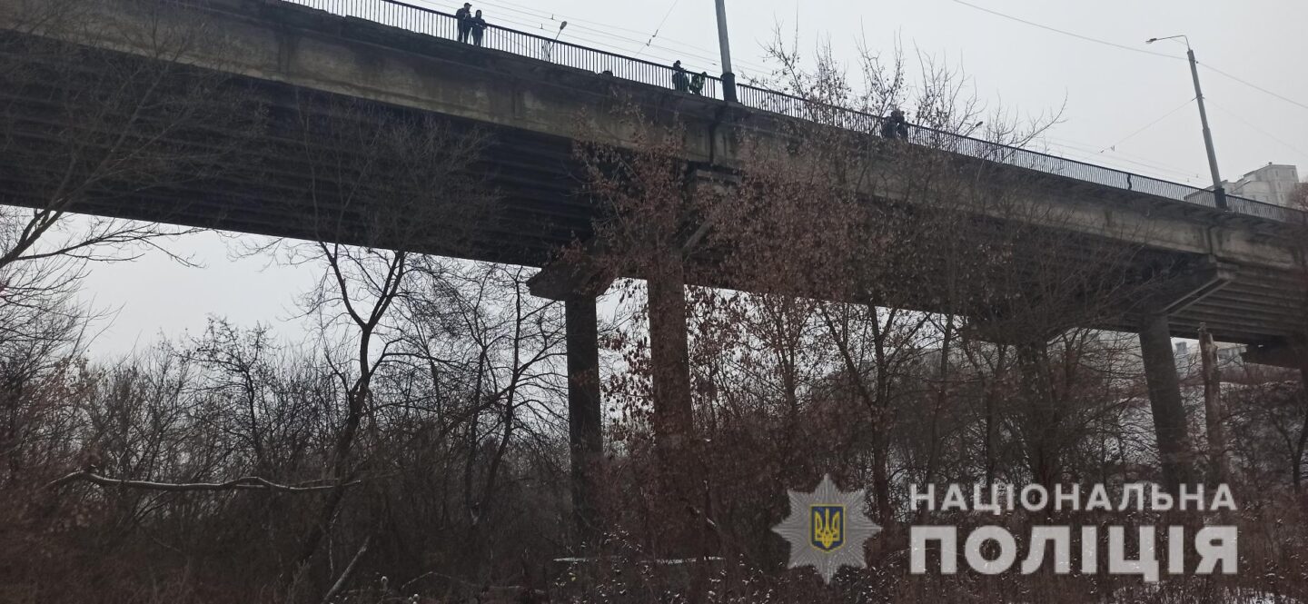 На месте гибели пропавшего подростка в Харькове продолжаются следственные действия