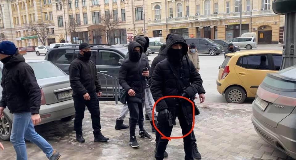 Драка под стенами горсовета: сторонники "ОПЗЖ" были с оружием - соцсети (фото)