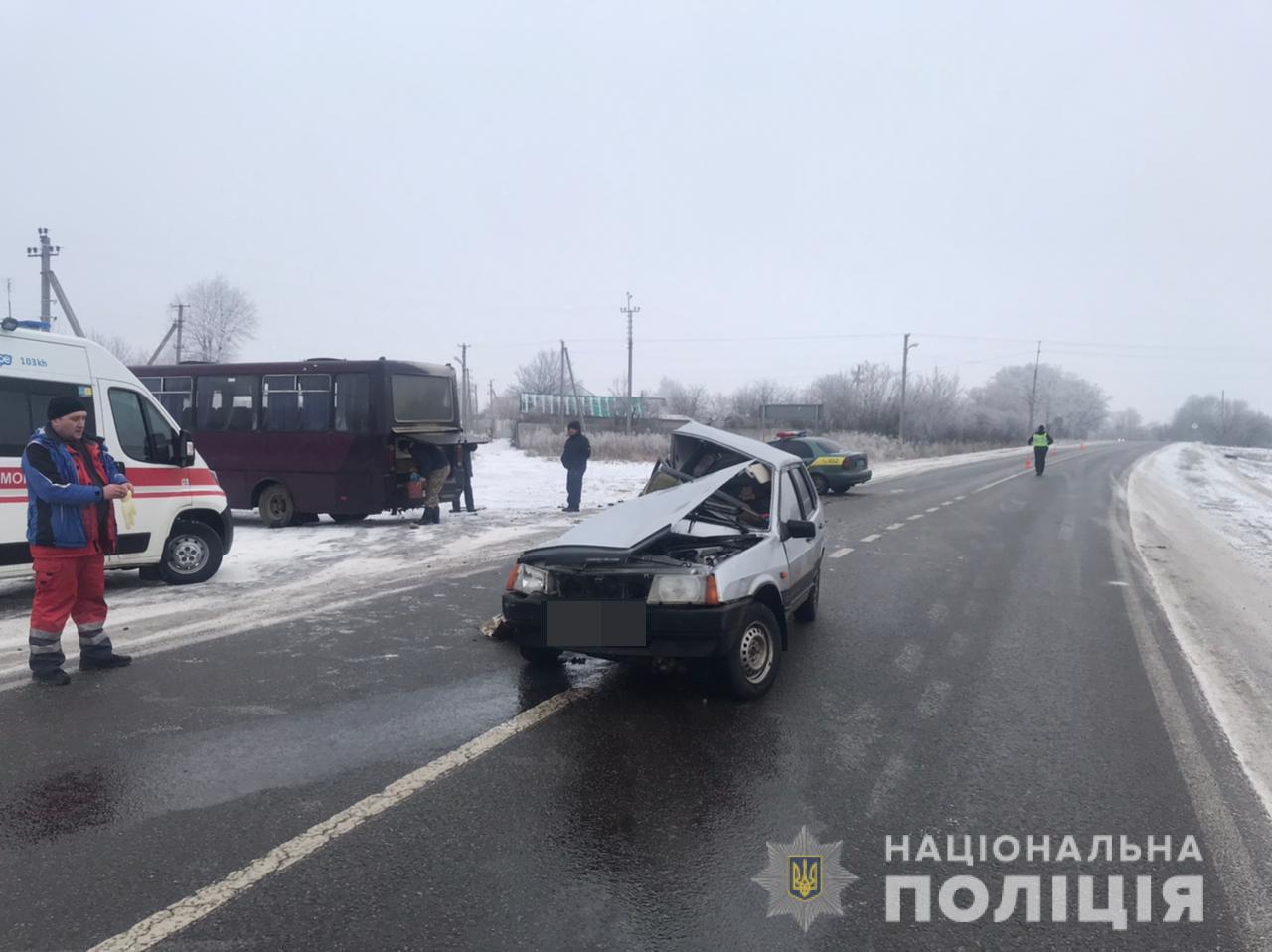В Харьковской области легковой автомобиль столкнулся с рейсовым автобусом: погибло два человека