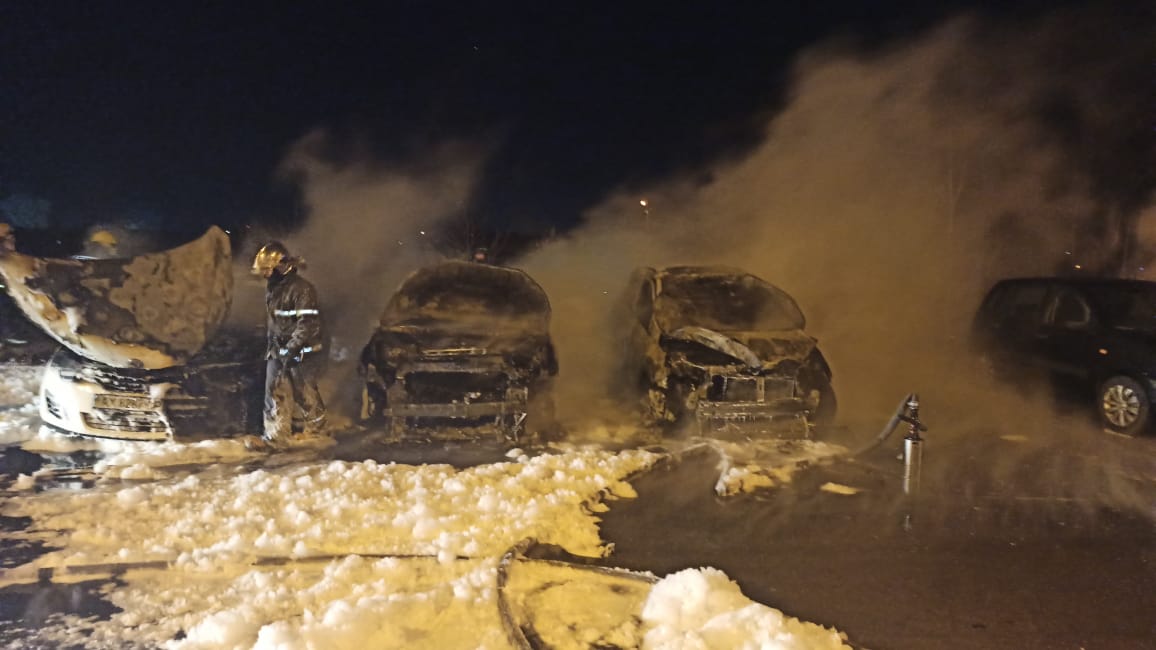 Под Харьковом сгорело три автомобиля: полиция расследует поджог