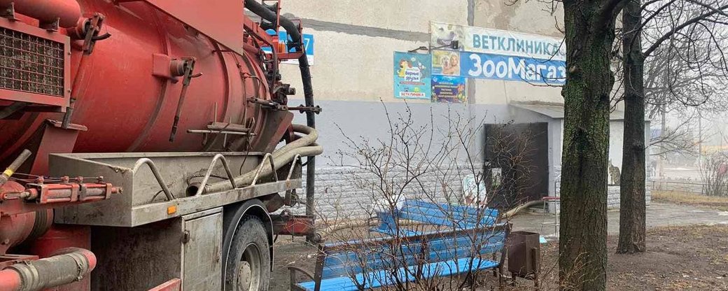 Из-за порыва трубы теплосетей в Харькове погибли животные в зоомагазине