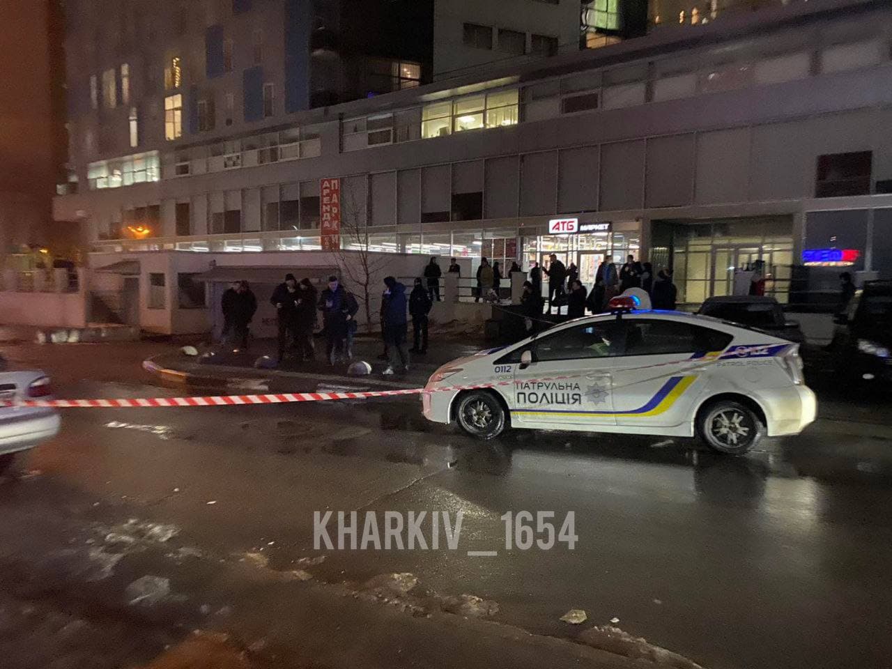 В Харькове возле супермаркета застрелили человека