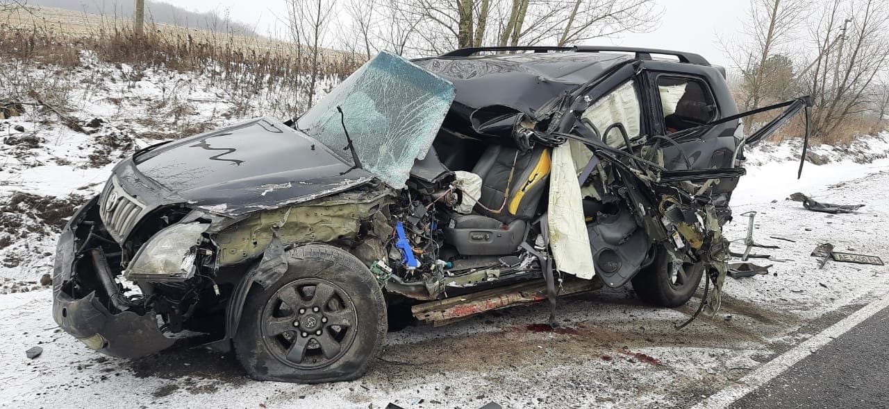 В Харьковской области в результате аварии при участии трех автомобилей пострадал один из водителей