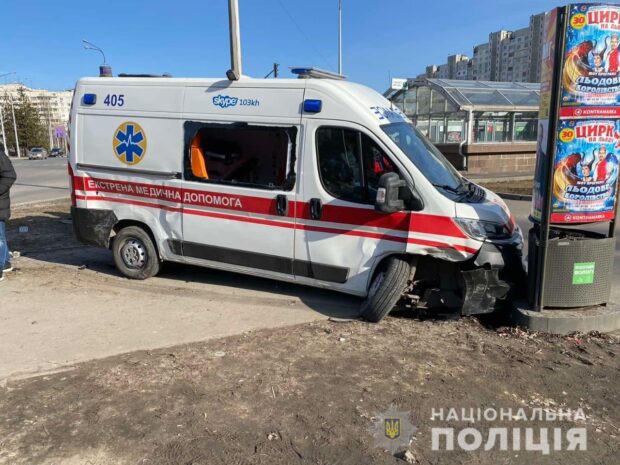 На Алексеевке автомобиль скорой помощи попал в ДТП
