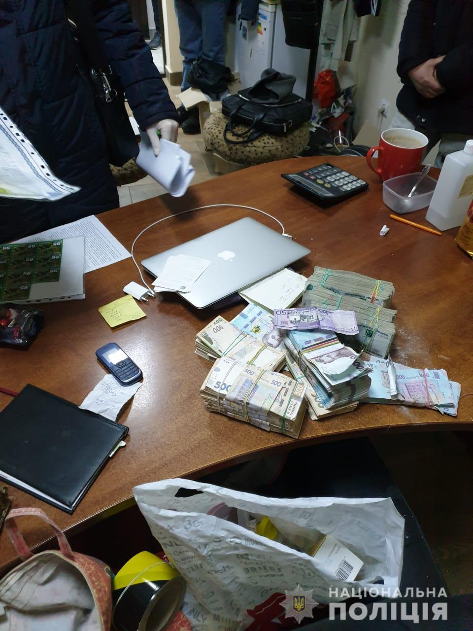 Киберполиции разоблачила харьковчанина, который занимался незаконными операциями с электронными деньгами