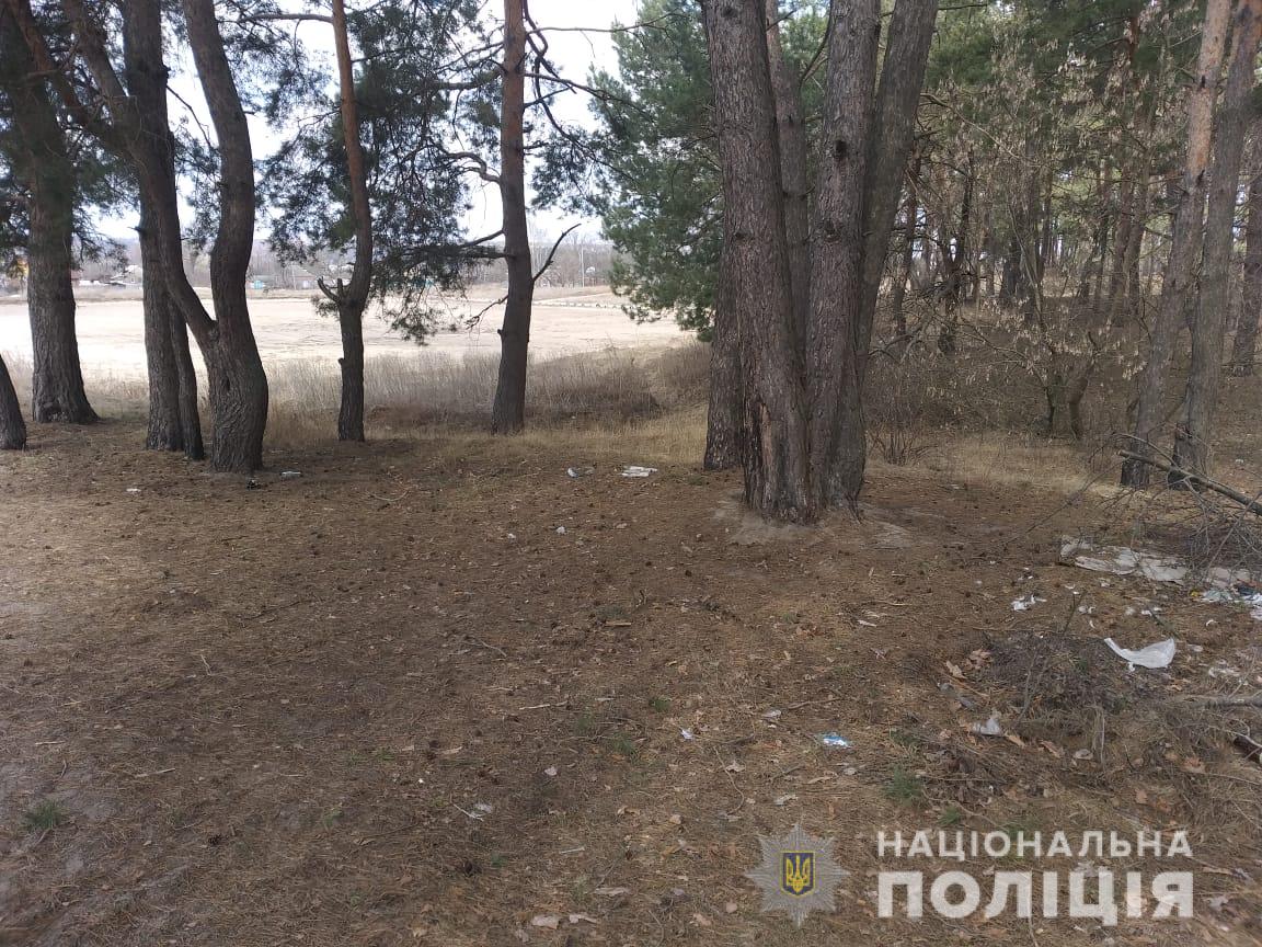 В Харькове трое вывезли предпринимателя в лес избили, забрали 25 тысяч долларов и заставили написать долговую расписку
