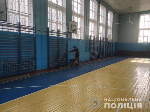 В Харькове из-за ложного сообщения о минировании гимназии эвакуировали почти тысячу человек