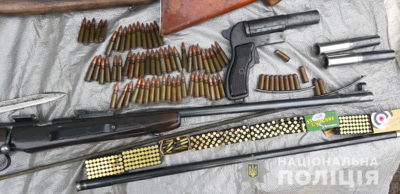 Под Харьковом у мужчины изъяли патроны и оружие разного калибра