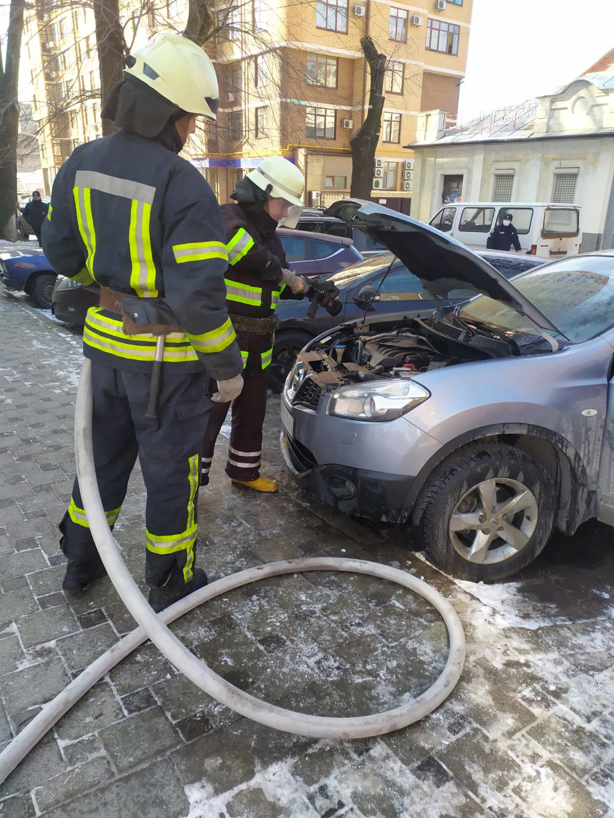 В центре Харькова загорелся автомобиль