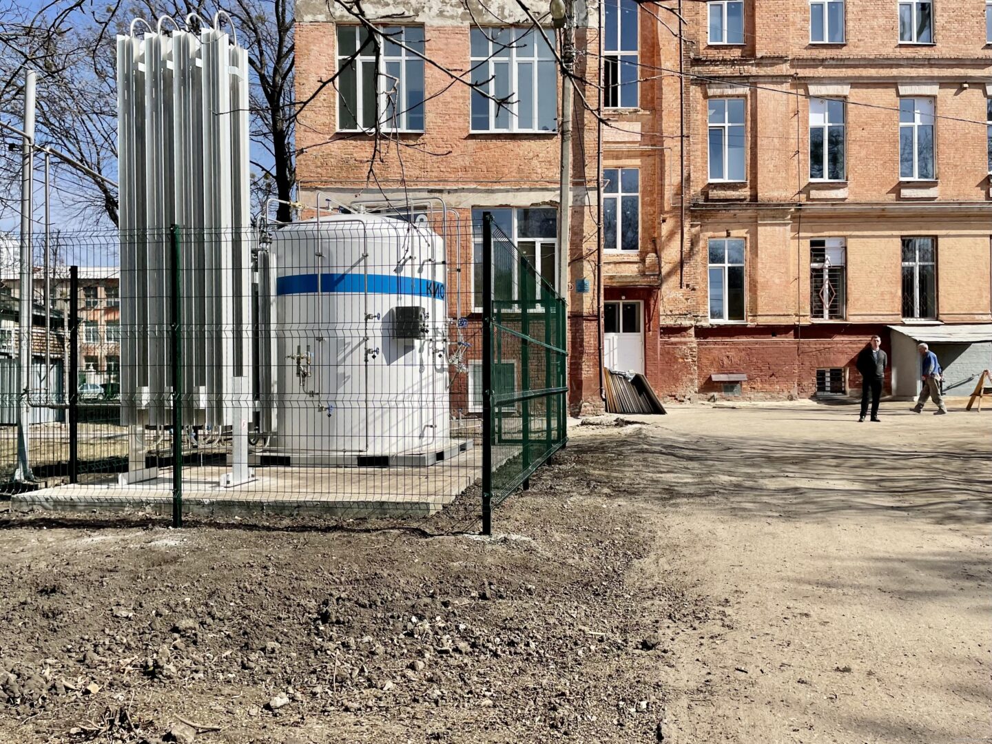 В офтальмологическом корпусе Харьковской областной больницы установили отдельную кислородную бочку
