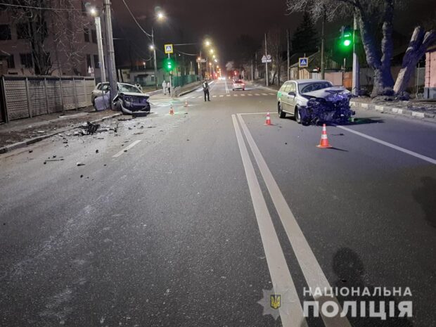 В Харькове в результате столкновения автомобилей пострадало два человека
