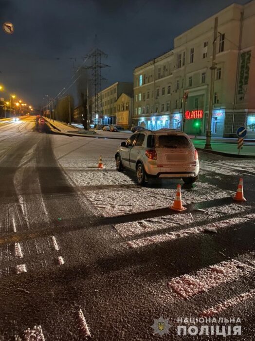 В Харькове на пешеходном переходе сбили двоих девушек