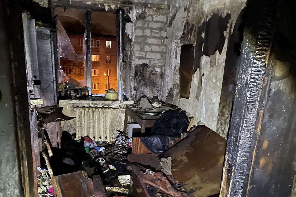 В Харькове в жилом доме горела квартира: от ожогов скончался мужчина