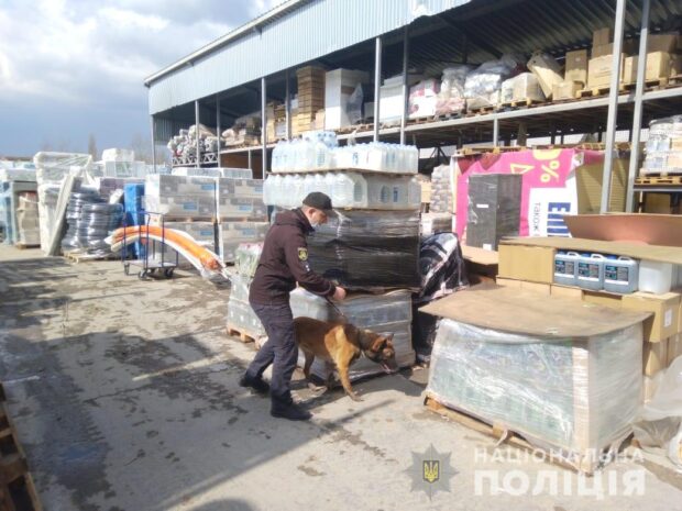 В Харькове полиция искала бомбу в трех "Эпицентрах"