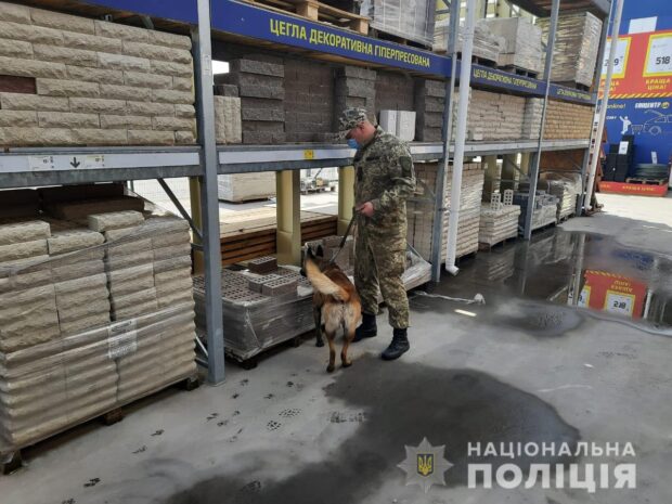 В Харькове полиция искала бомбу в двух «Эпицентрах»