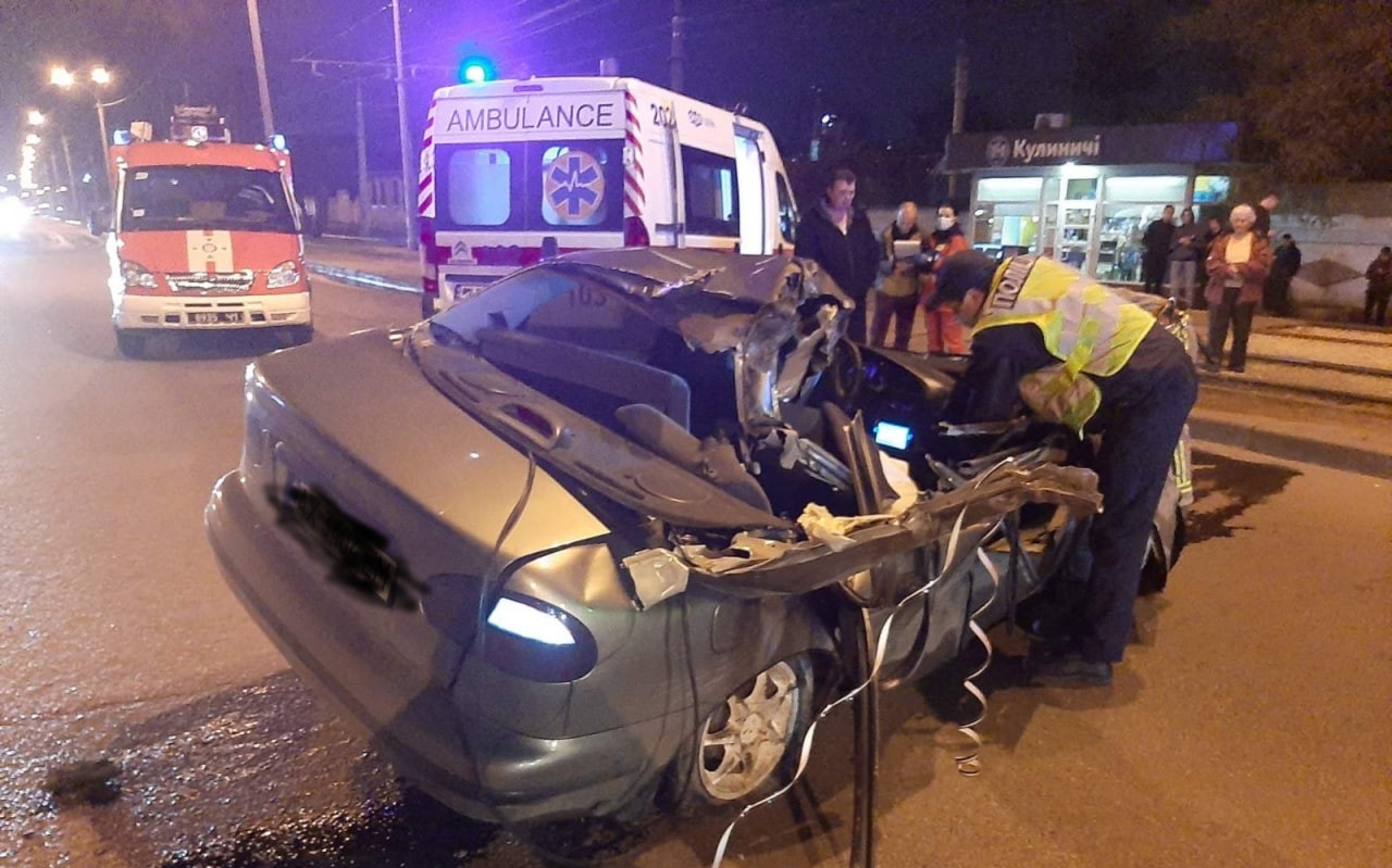 В Харькове в результате автокатастрофы погиб водитель автомобиля