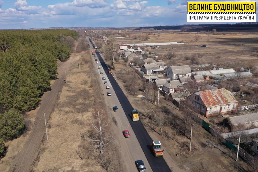 На дороге Харьков - Липцы - Борисовка восстанавливают почти 6-километровый участок