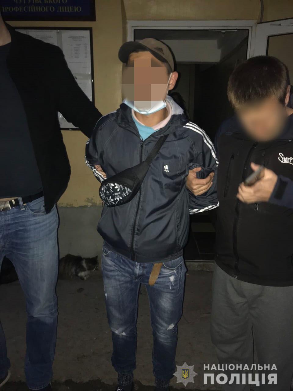Под Харьковом мужчина изнасиловал и ограбил женщину