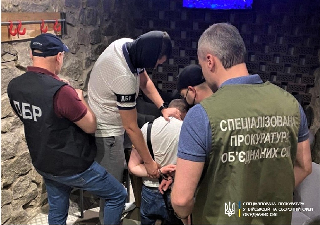 В Харьковской области пограничник взял взятку за снятие запрета на въезд в Украину – прокуратура