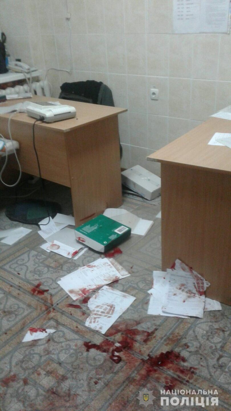 Под Харьковом пьяный мужчина устроил драку в больнице