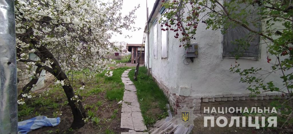 В Харькове мужчина во время застолья зарезал женщину и убежал в соседнюю область