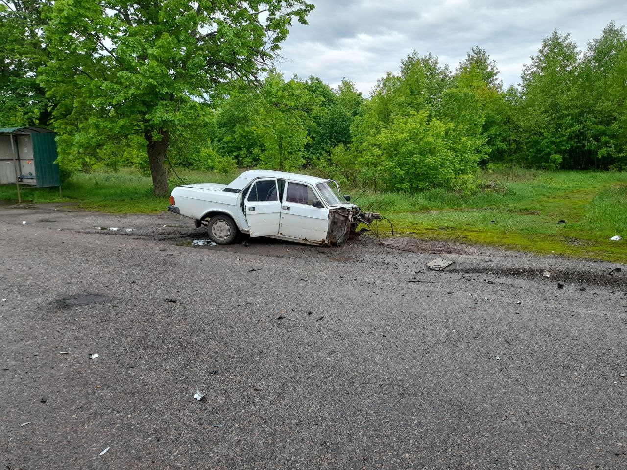 Под Харьковом в результате ДТП автомобиль разорвало на две части