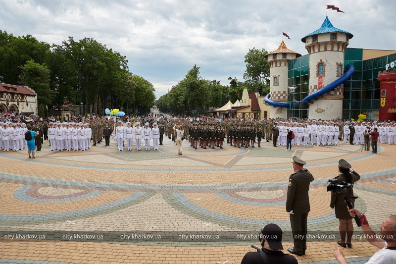 В парке Горького прошел выпуск учеников Кадетского корпуса