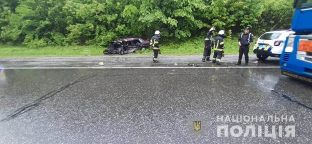 Под Харьковом в результате лобового столкновения легкового автомобиля и грузовика погиб мужчина