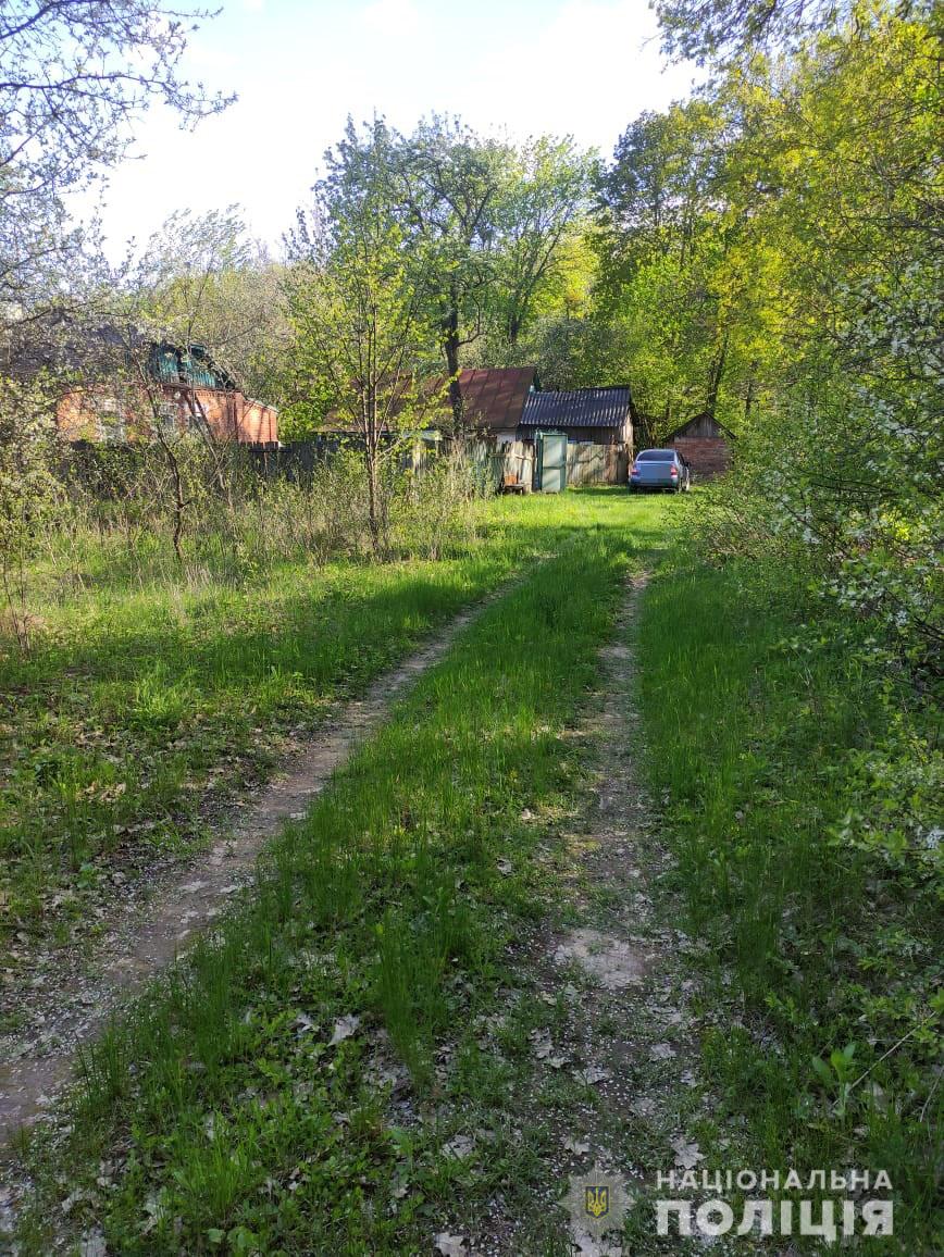 В Харьковской области рецидивист угрожая ножом забрал у пожилой женщины 7000 гривен