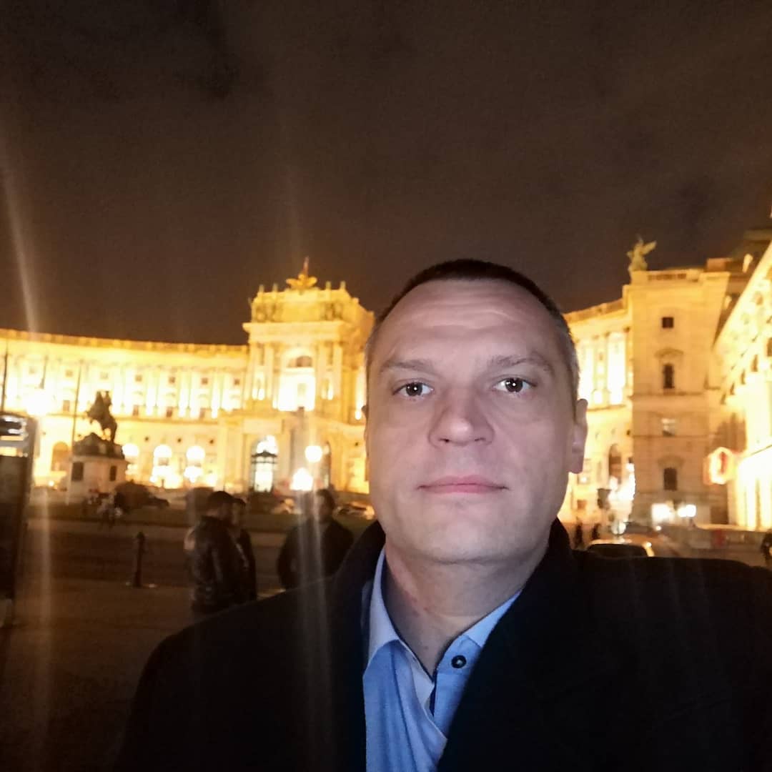 В Харькове председатель фракции "Партия Шария" совершил ДТП и скрылся с места аварии