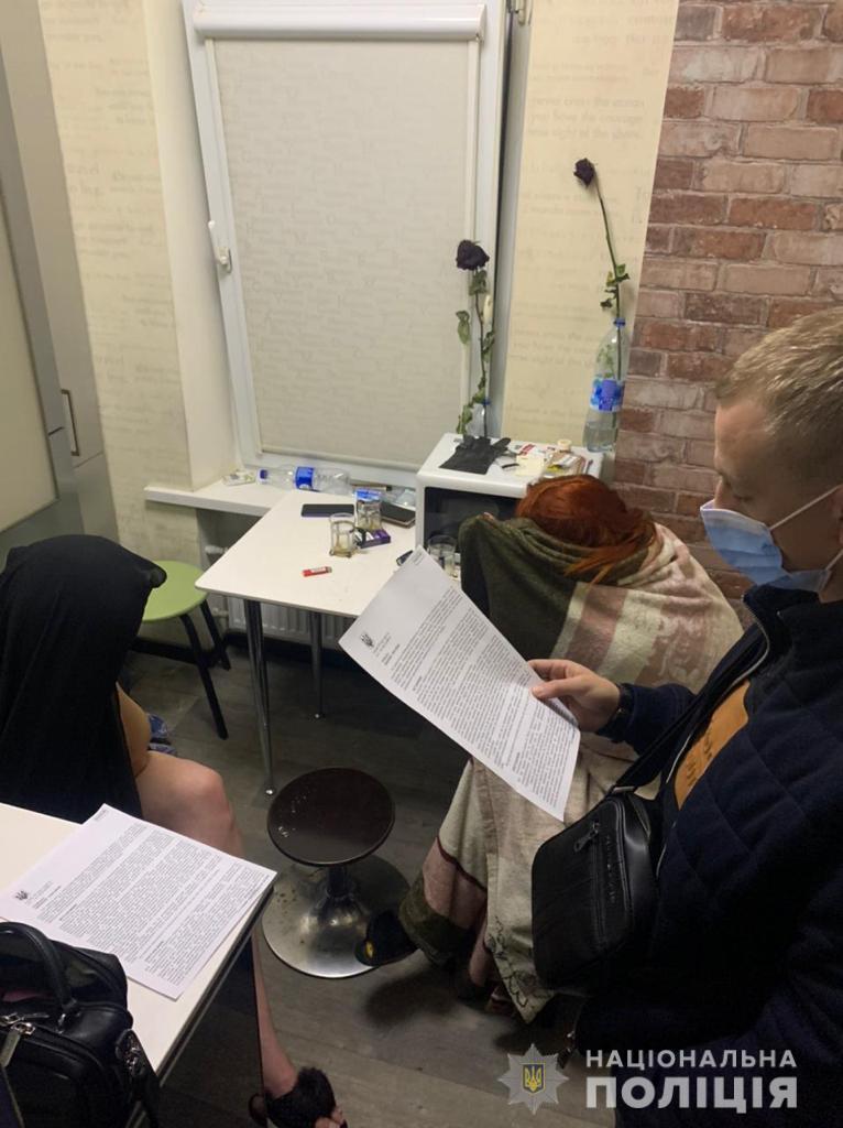 В Харькове полиция разоблачила группу людей, которые занимались сутенерством