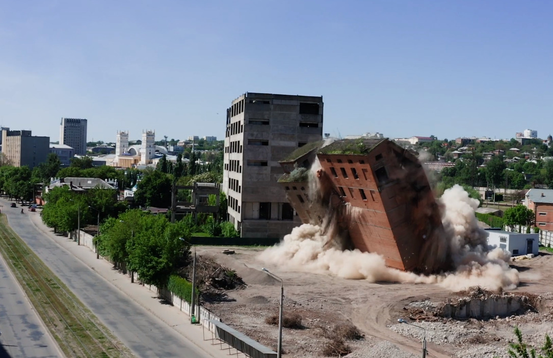 В Харькове взорвали последнее здание заброшенного элеватора