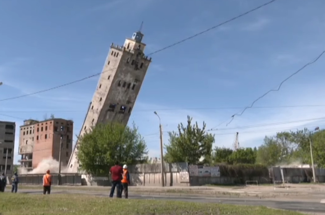 В Харькове взорвали башню заброшенного элеватора