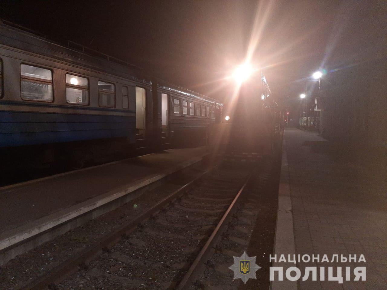 Под Харьковом пьяный мужчина упал под электричку