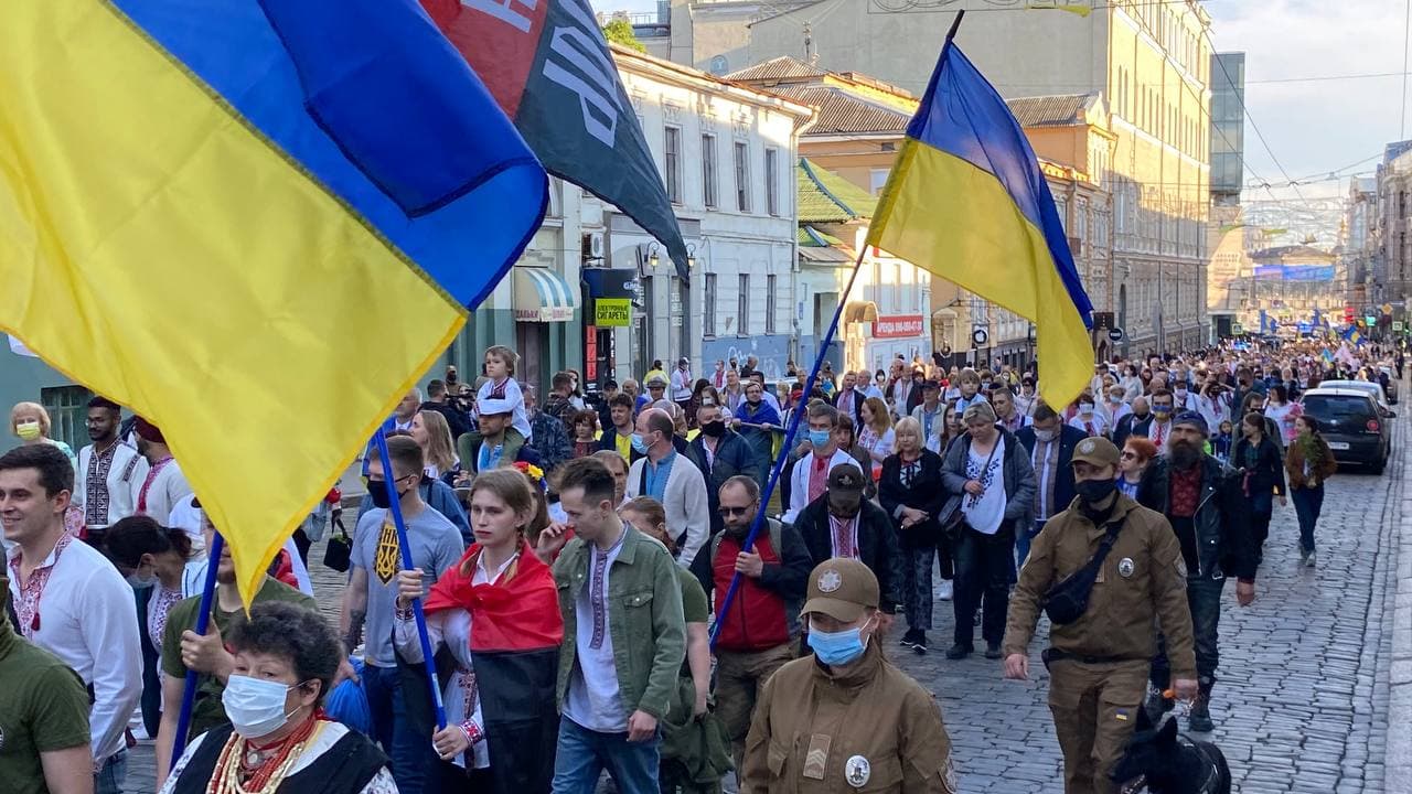 В Харькове состоялся парад вышиванок