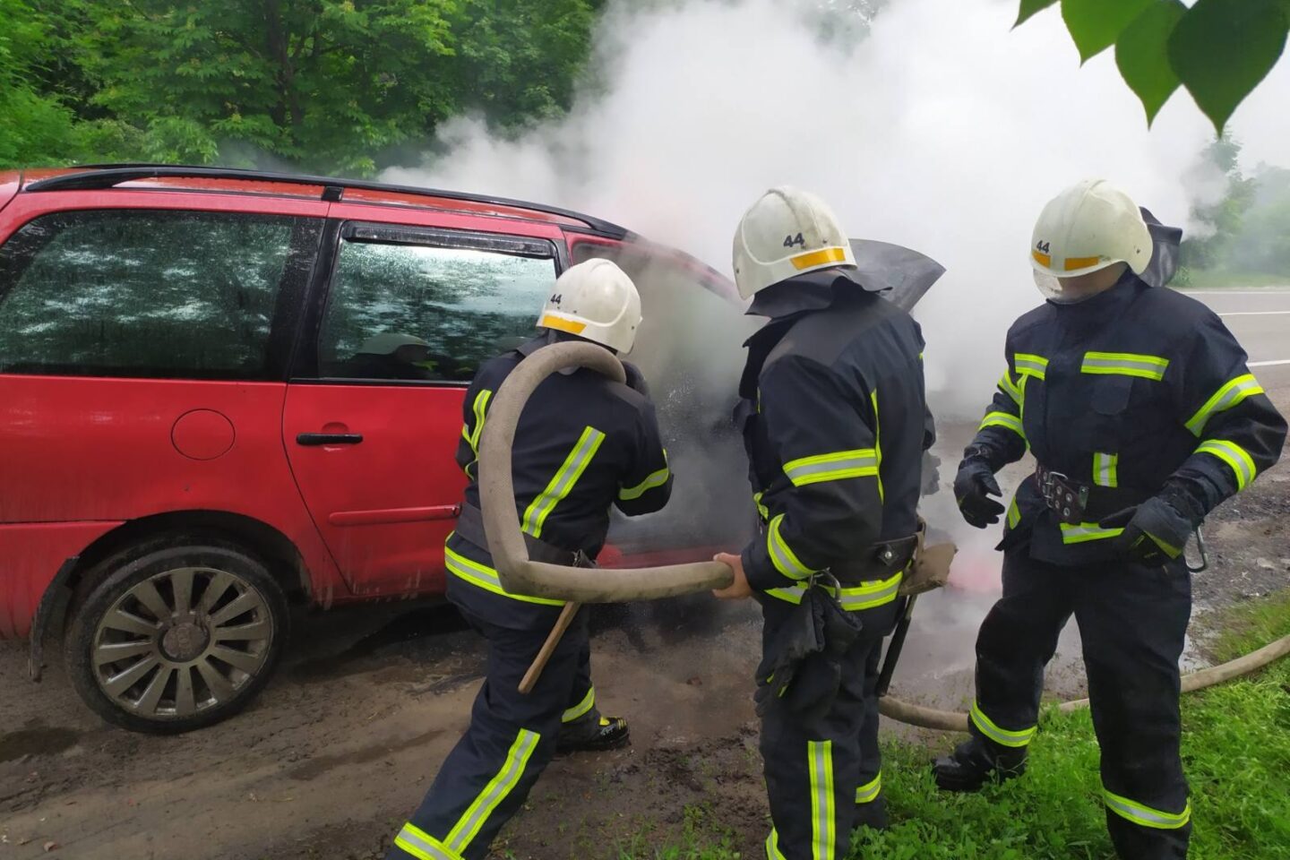 В Харьковской области во время движения загорелся автомобиль