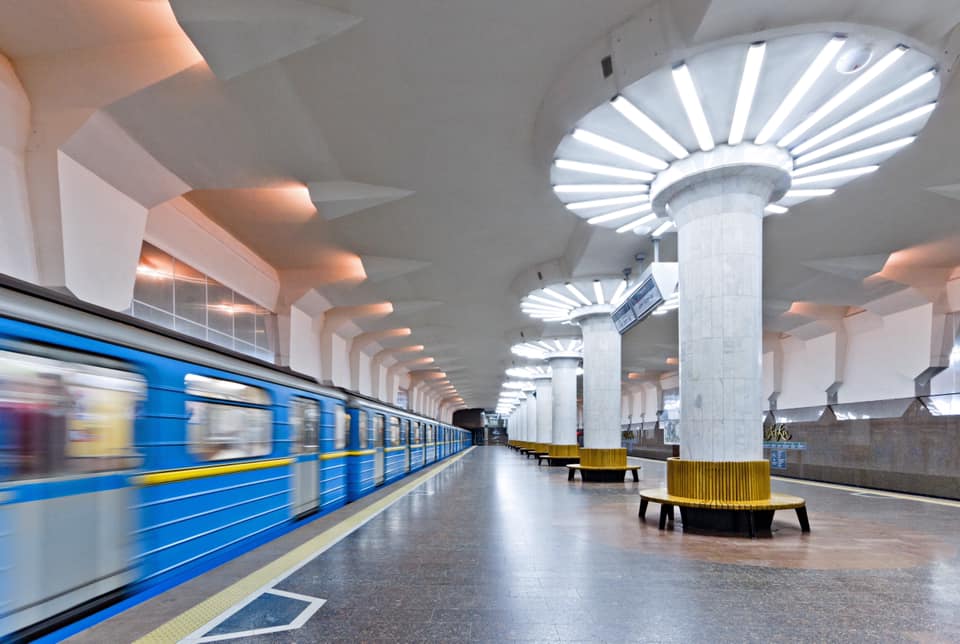 В Харькове иностранец бросился под поезд метро