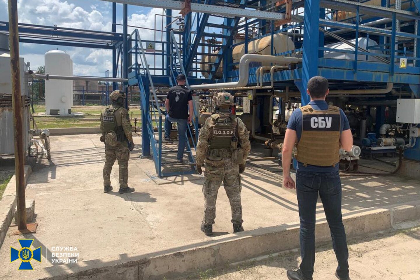 В Харькове СБУ разоблачила подпольное производство горючего: изъяли продукции и оборудования на 54 млн грн